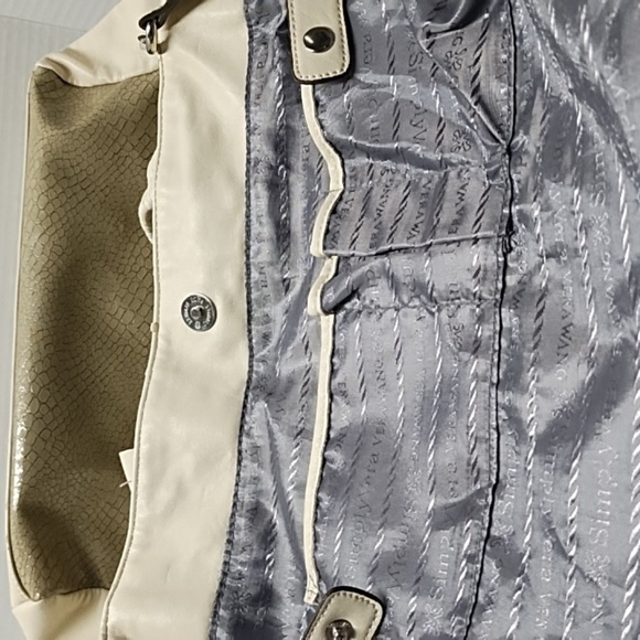 Vera Wang - Beige & Gold Faux Leather Tote Bag with Textured Metallic Front Pane - Picture 10 of 11